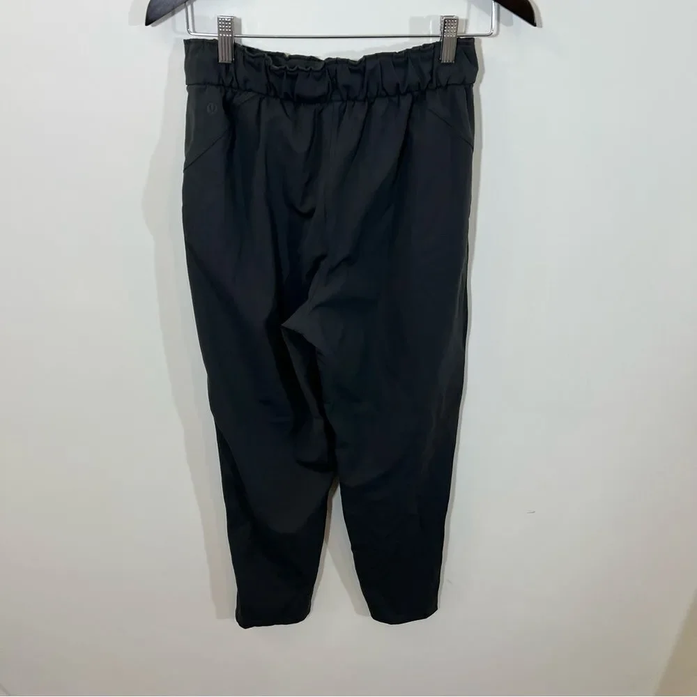 Lululemon Keep Moving Pant 7/8 High-Rise in Graphite Grey | Size 6